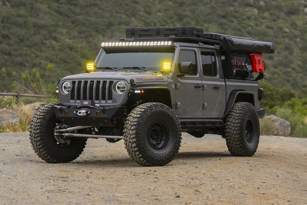 Front view of 2020 Jeep Gladiator with wheels