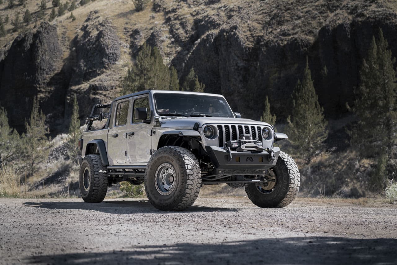 Front view of 2020 Jeep Gladiator with wheels