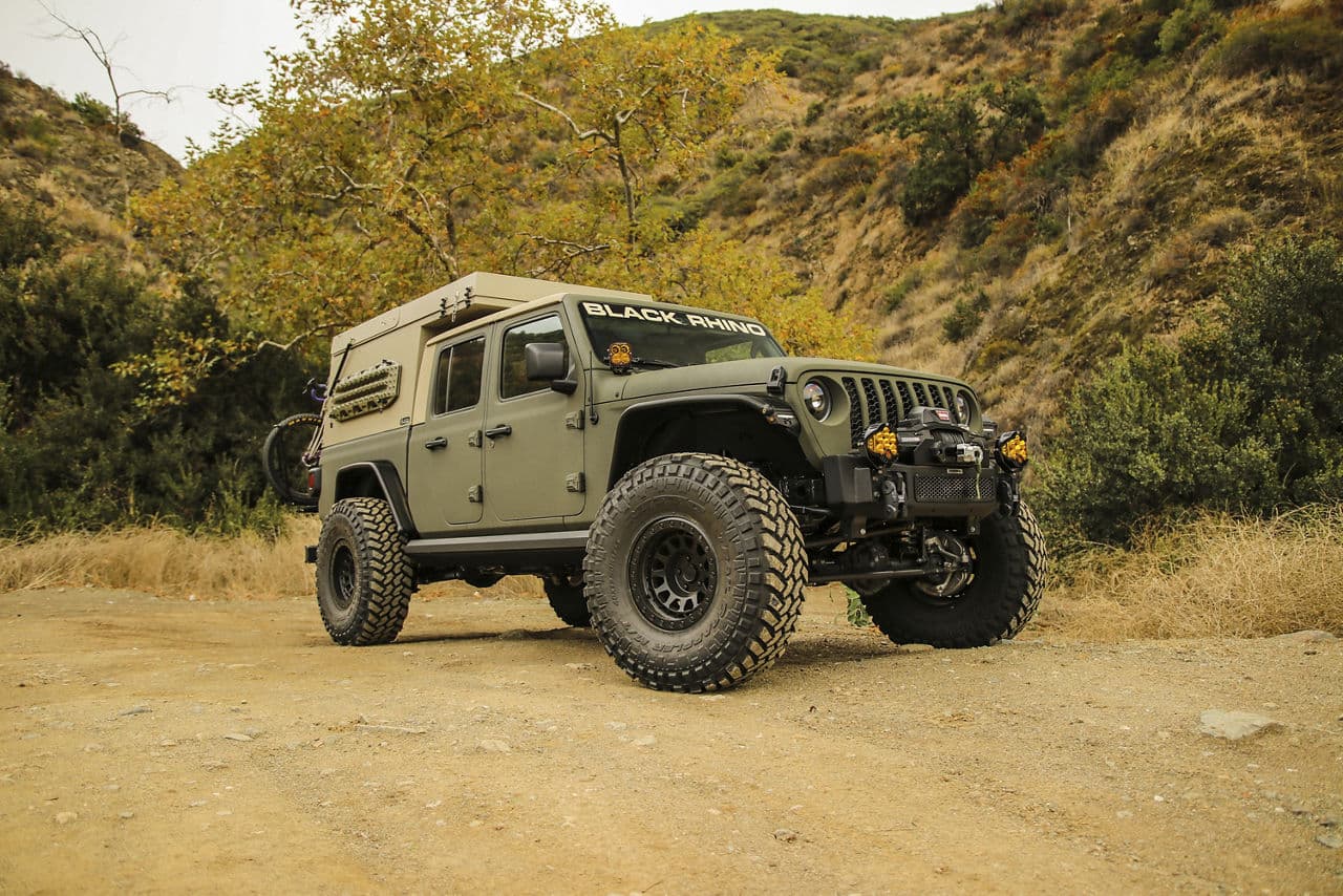 Front view of 2020 Jeep Gladiator with wheels