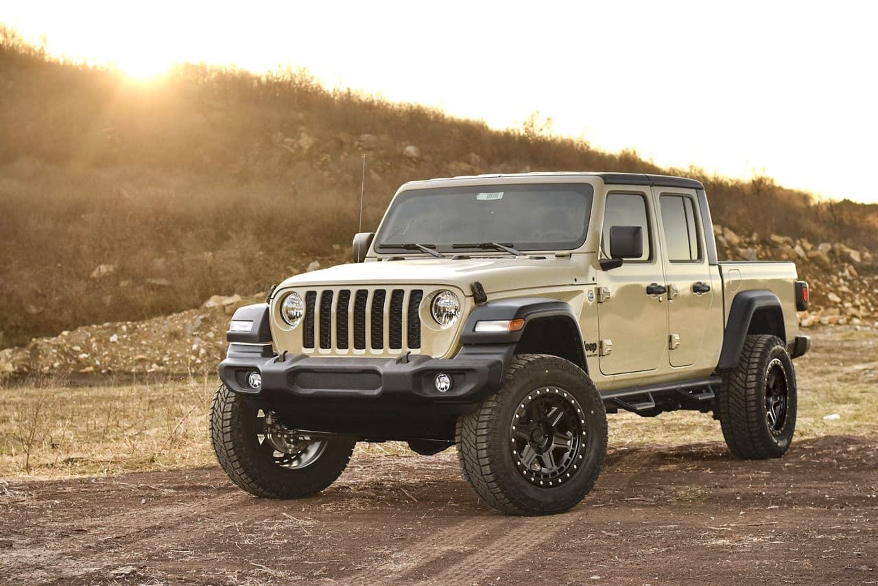 Front view of 2020 Jeep Gladiator with wheels
