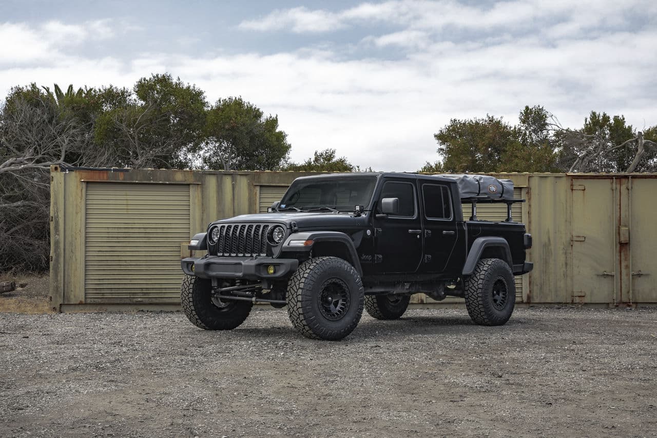 Front view of 2020 Jeep Gladiator with wheels