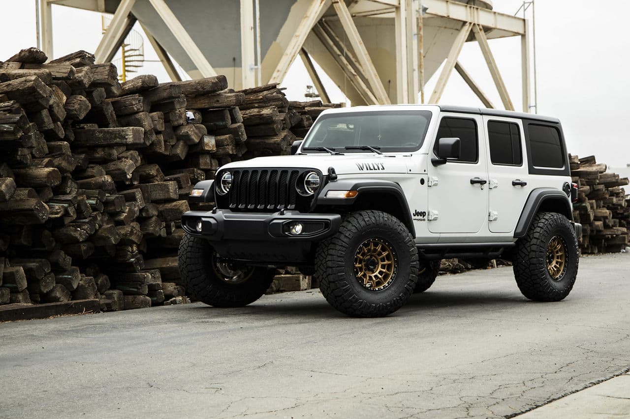 Front view of 2020 Jeep Wrangler Willys with wheels