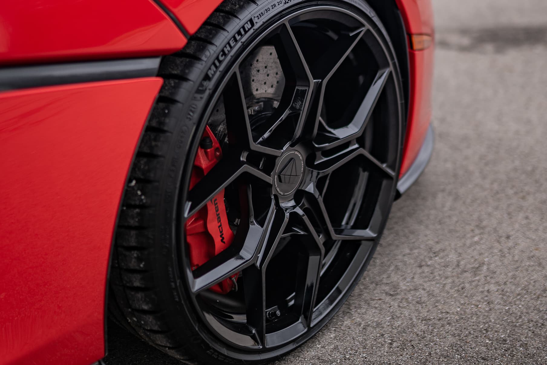 2020 McLaren 570S — wheels, interior