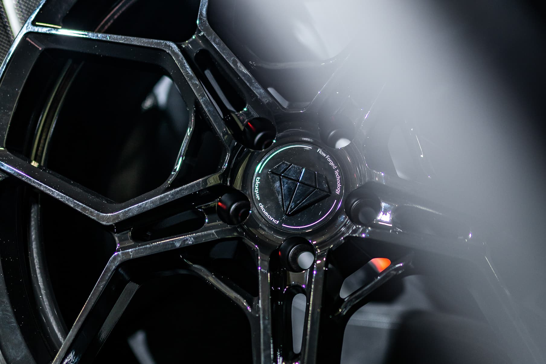 2020 McLaren 570S — wheels, detail view
