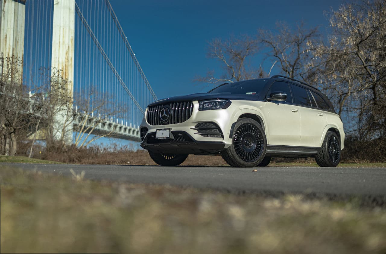 Front view of 2020 Mercedes-Benz GLS580 with wheels