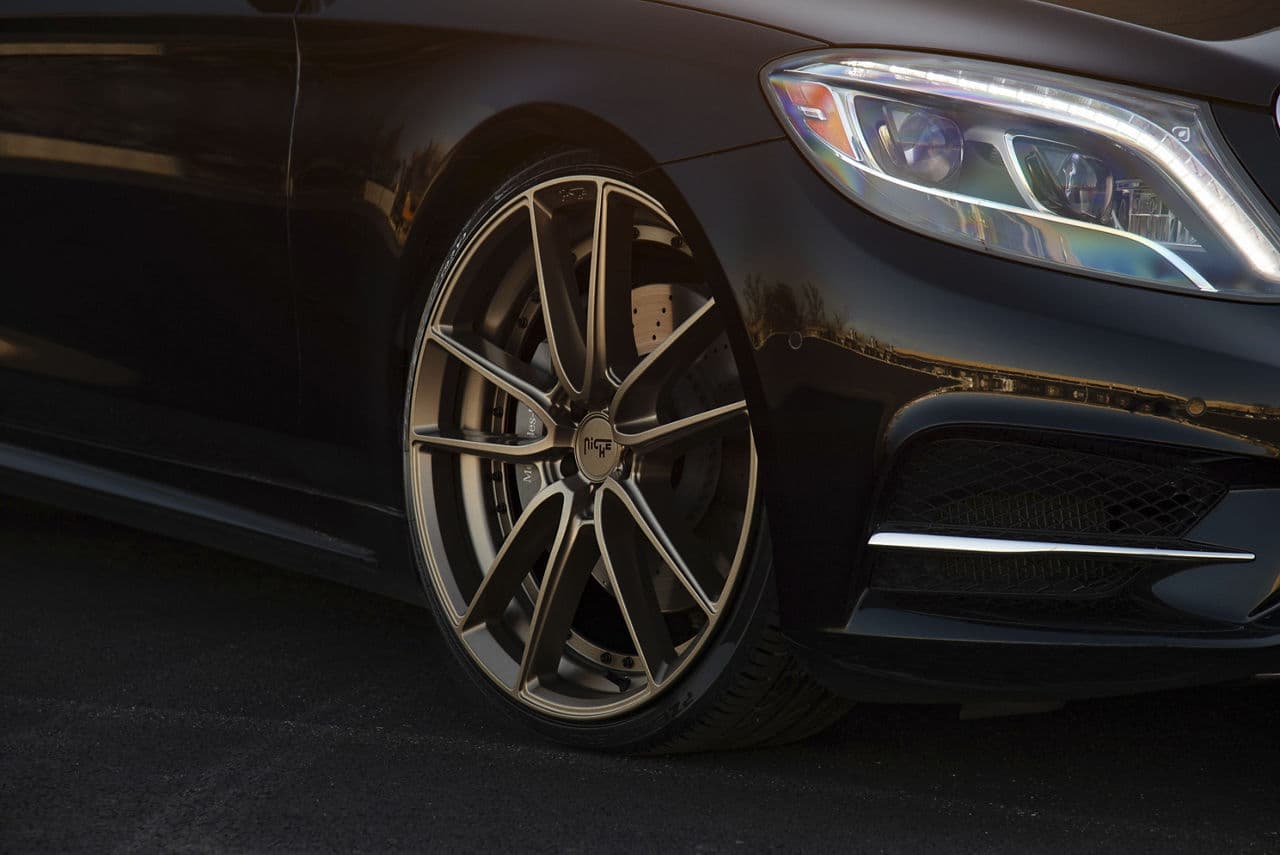 Side profile of 2020 Mercedes-Benz S550 with wheels