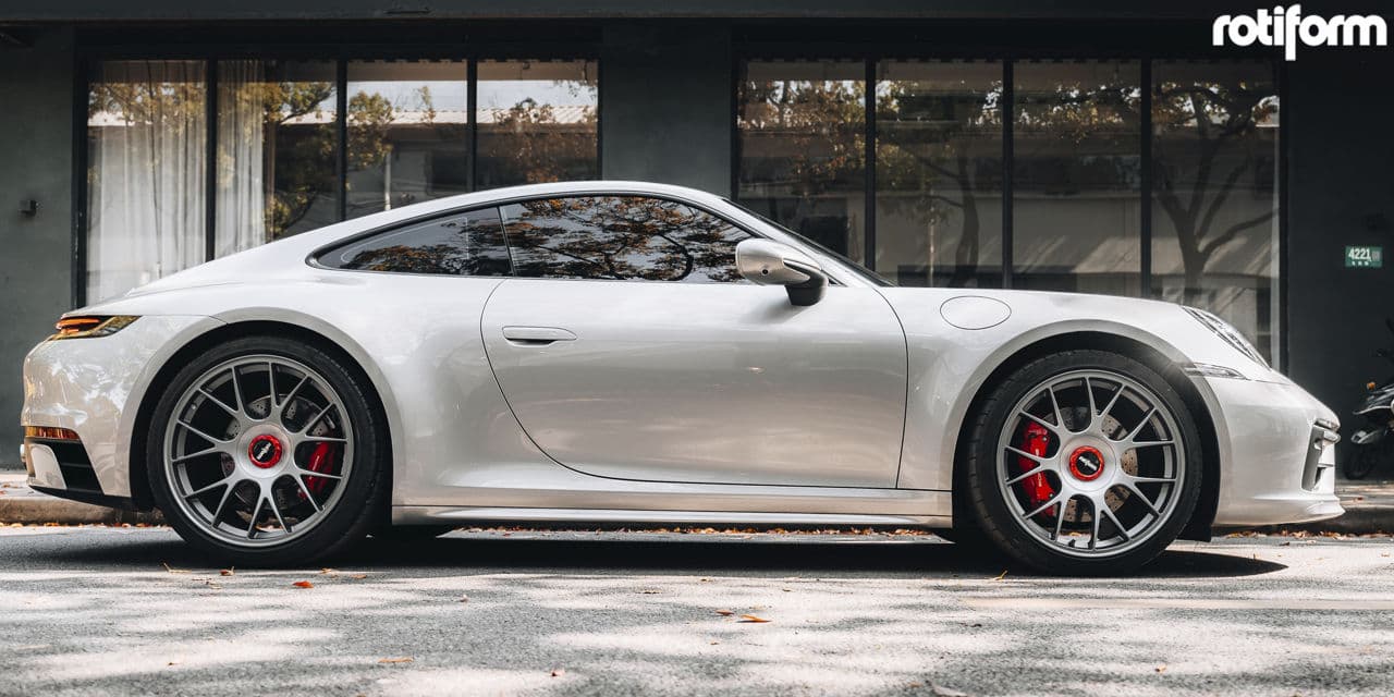 Front view of 2020 Porsche 911 with wheels