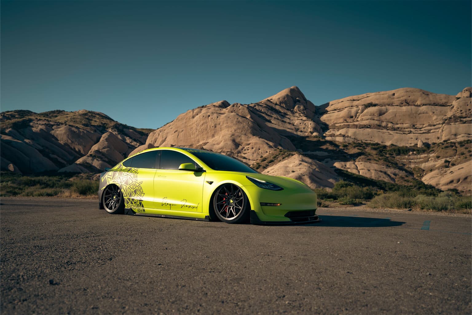 2020 Tesla Model 3 — wheels, front view
