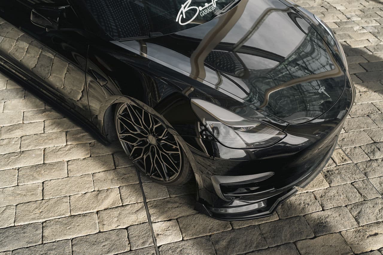 Side profile of 2020 Tesla Model 3 with wheels