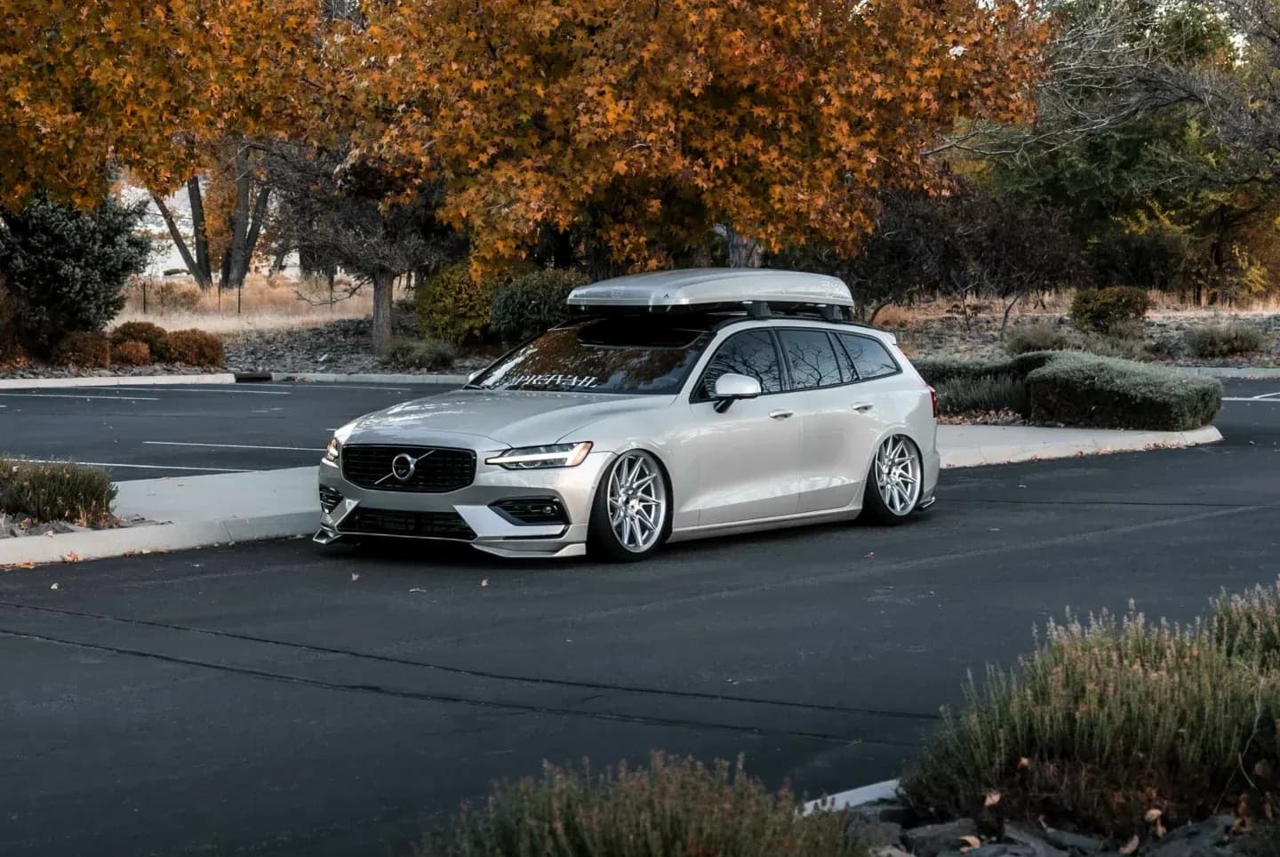 2020 Volvo V60 — wheels, front view
