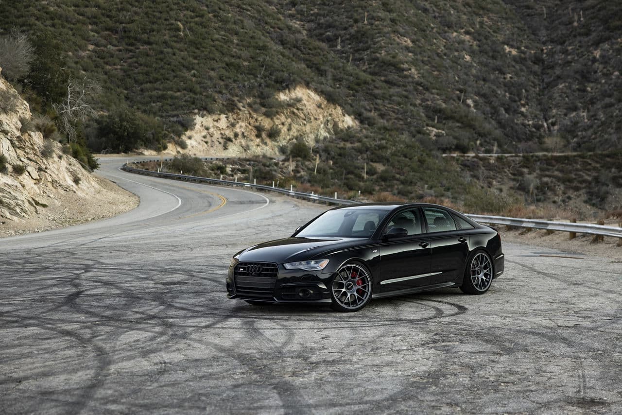 Side profile of 2021 Audi S6 with wheels