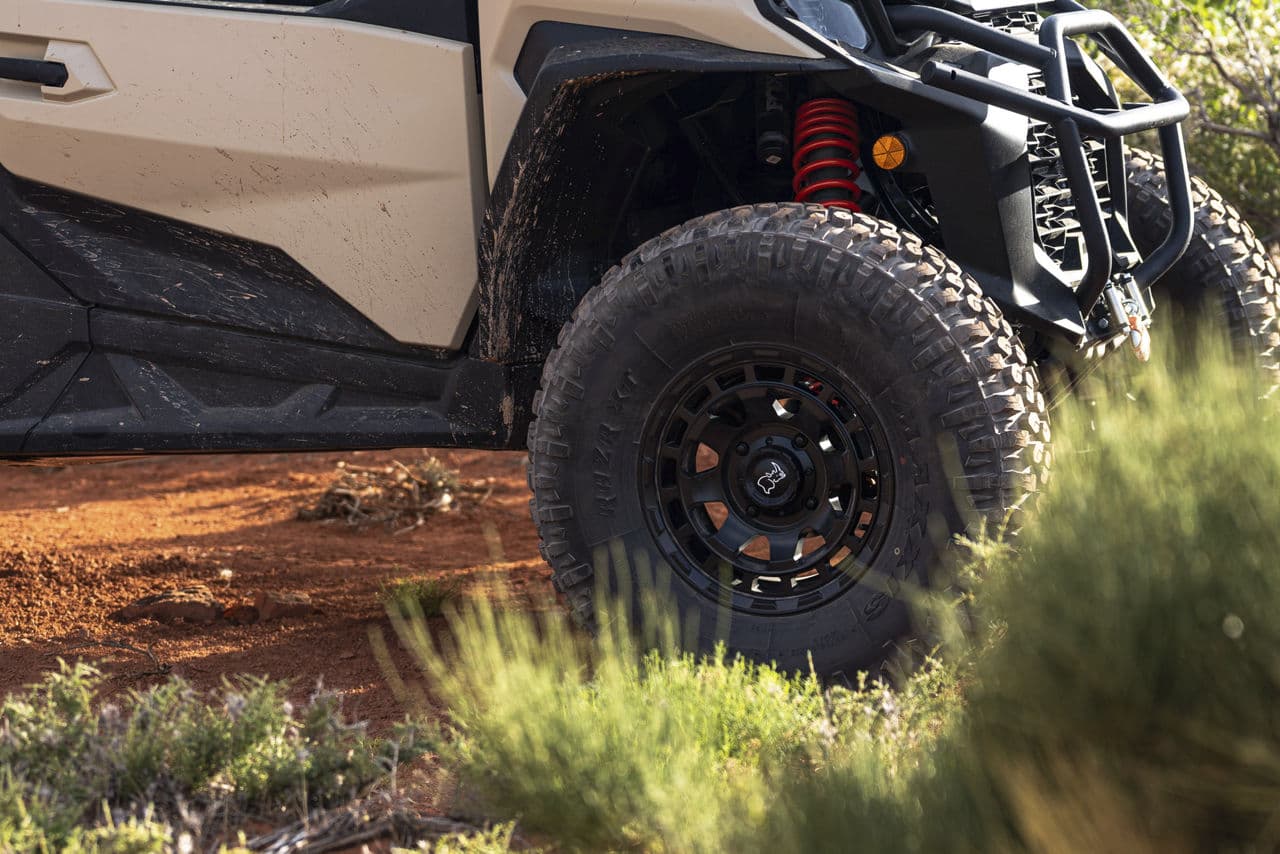 Side profile of 2021 CanAm Commander with wheels