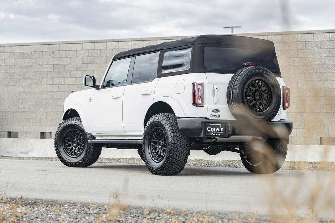 Side profile of 2021 Ford Bronco Outer Banks with truck suv wheels