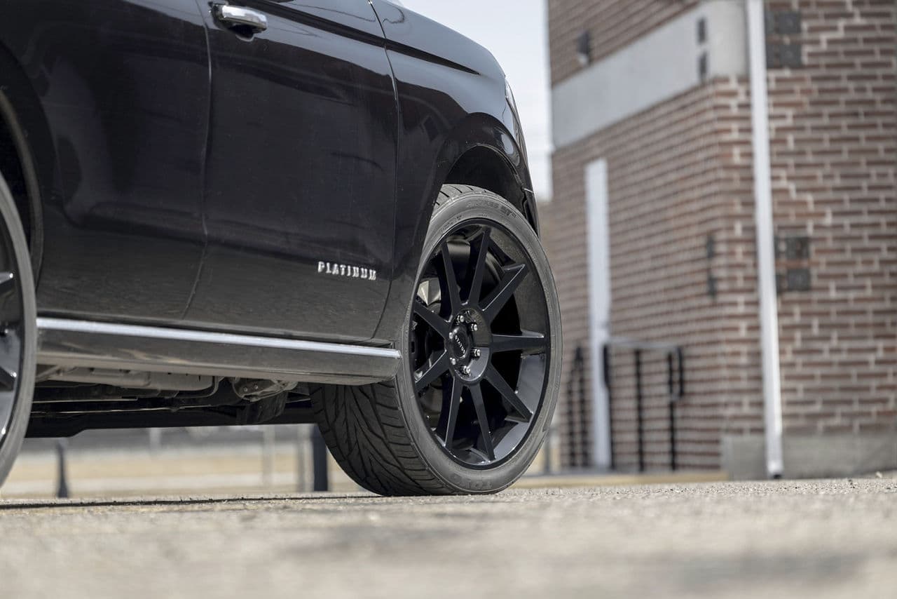 Side profile of 2021 Ford Expedition with wheels