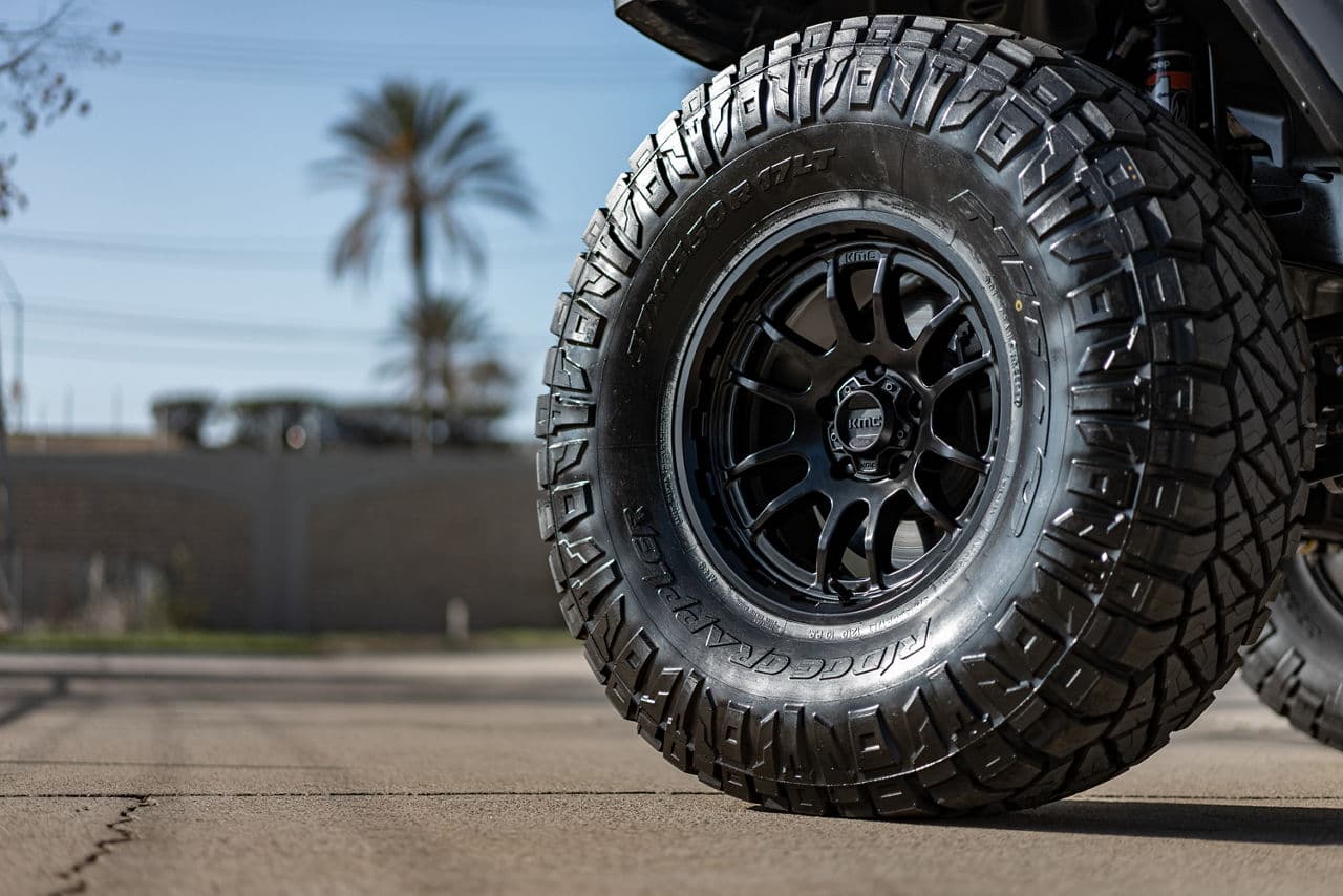 Side profile of 2021 Jeep Gladiator Mojave with wheels
