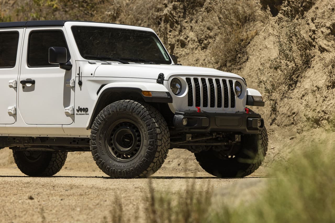 Side profile of 2021 Jeep Gladiator with truck suv wheels