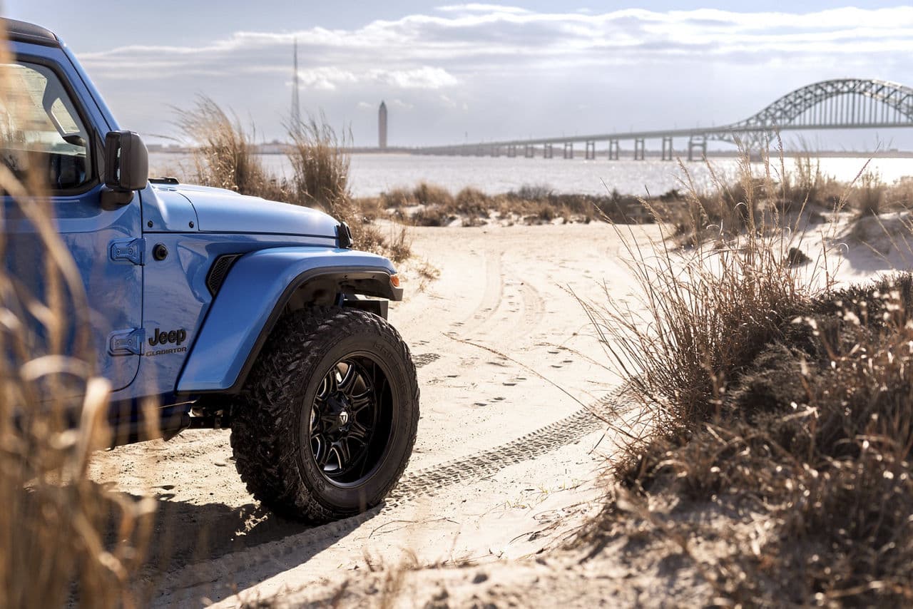 Side profile of 2021 Jeep Gladiator with truck suv wheels