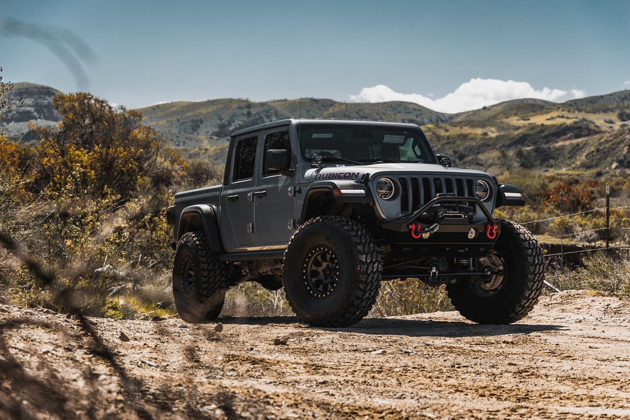 Front view of 2021 Jeep Gladiator with vehicle wraps