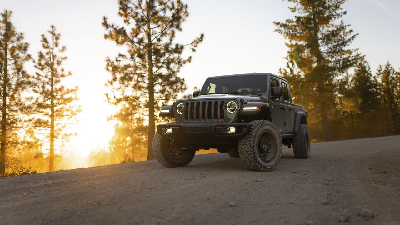 Detail view of 2021 Jeep Gladiator with wheels