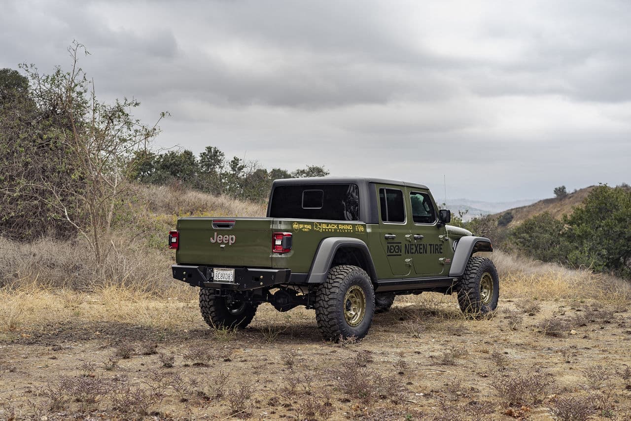 Detail view of 2021 Jeep Gladiator with wheels
