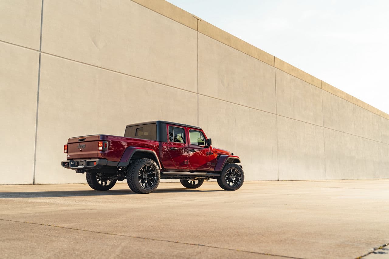 Side profile of 2021 Jeep Gladiator with wheels