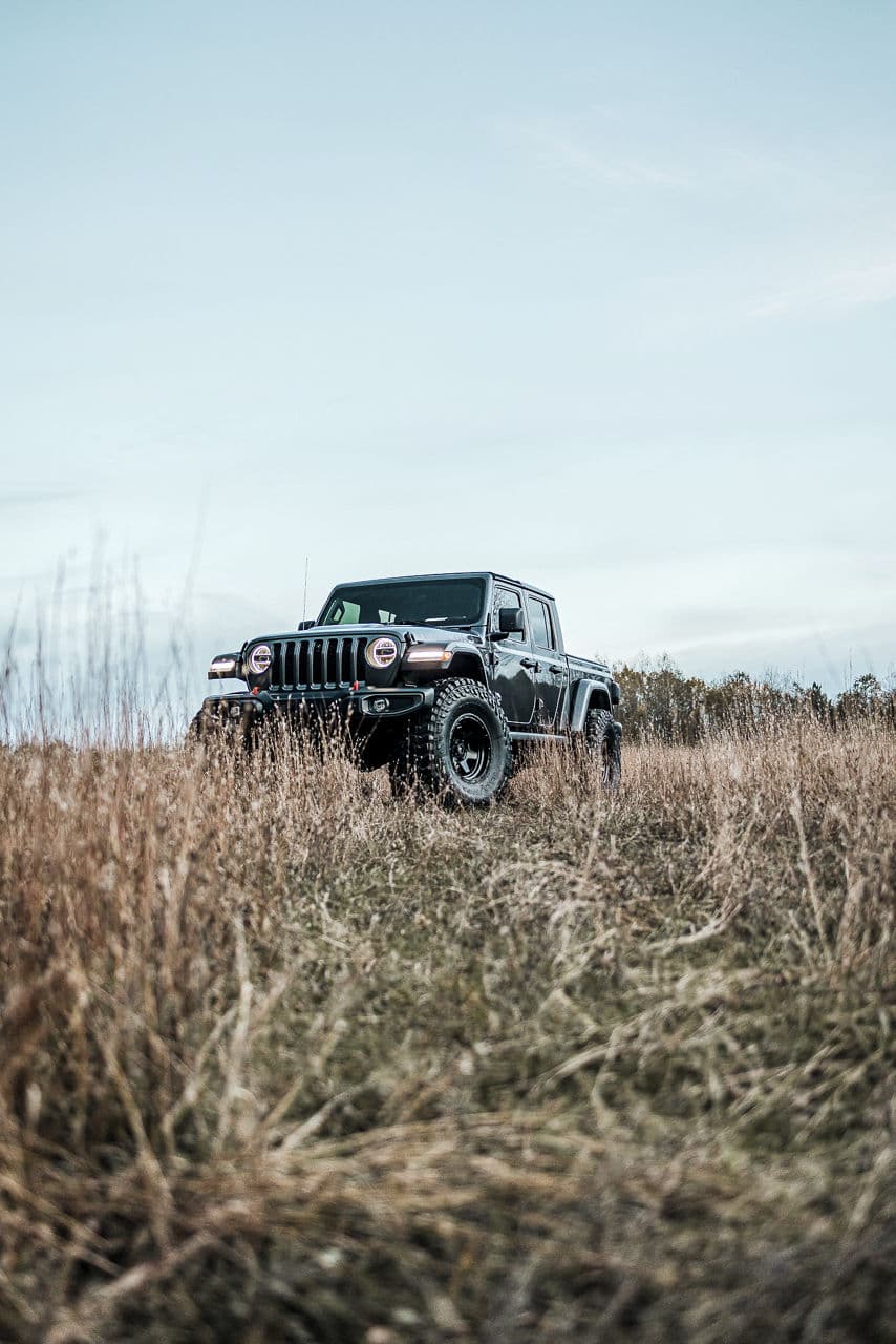 Side profile of 2021 Jeep Gladiator with wheels