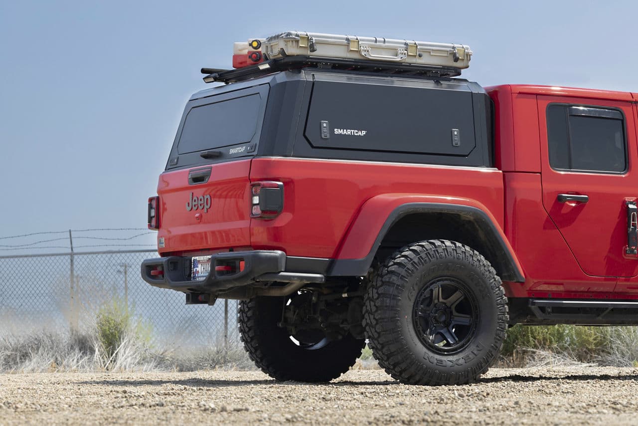 Side profile of 2021 Jeep Gladiator with wheels