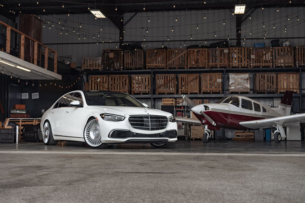 Front view of 2021 Mercedes-Benz S580 with wheels
