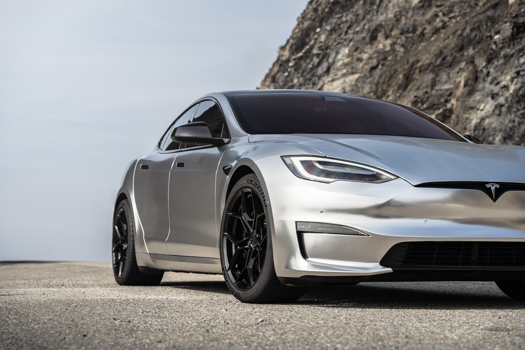 2021 Tesla Model S Plaid — wheels, front view