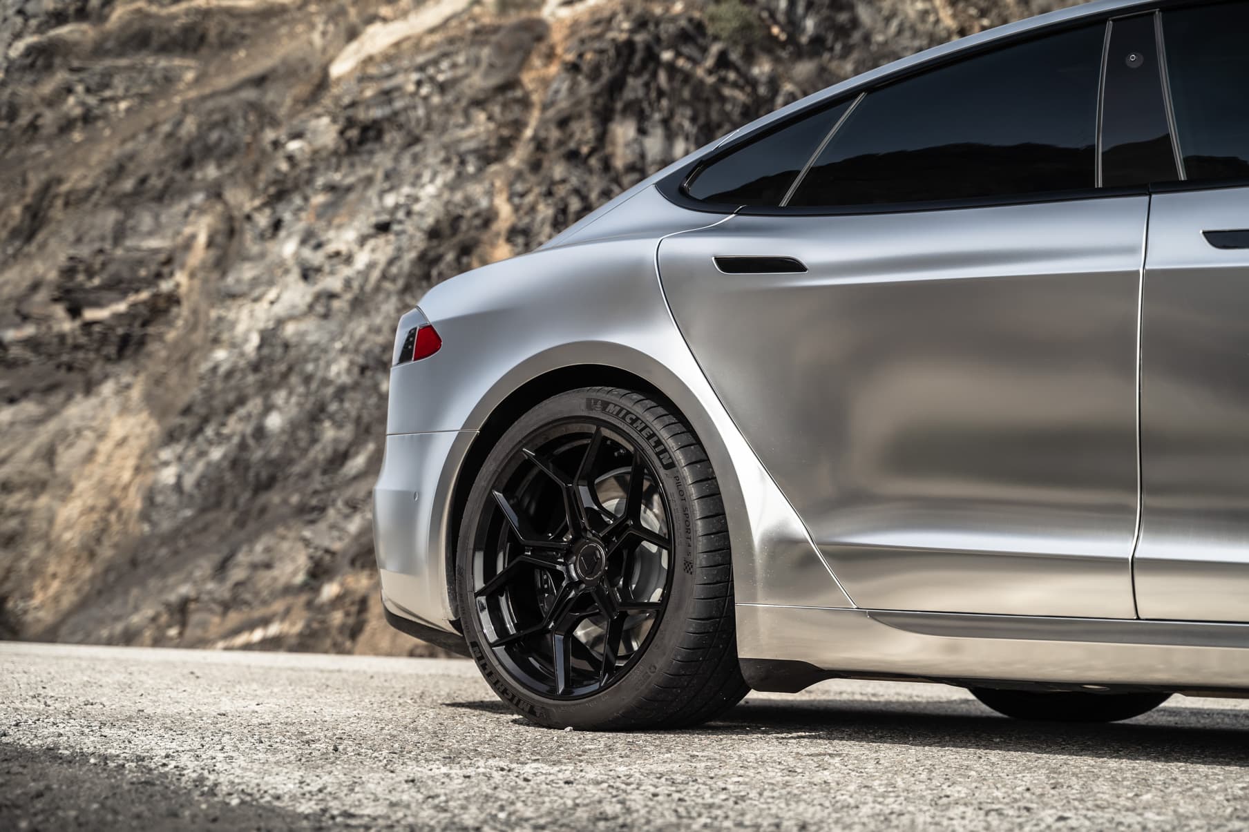 2021 Tesla Model S Plaid — wheels, side profile