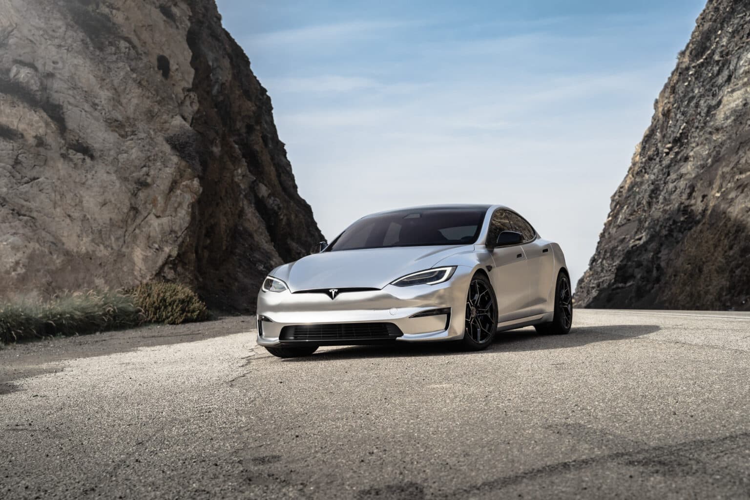 2021 Tesla Model S Plaid — wheels, interior