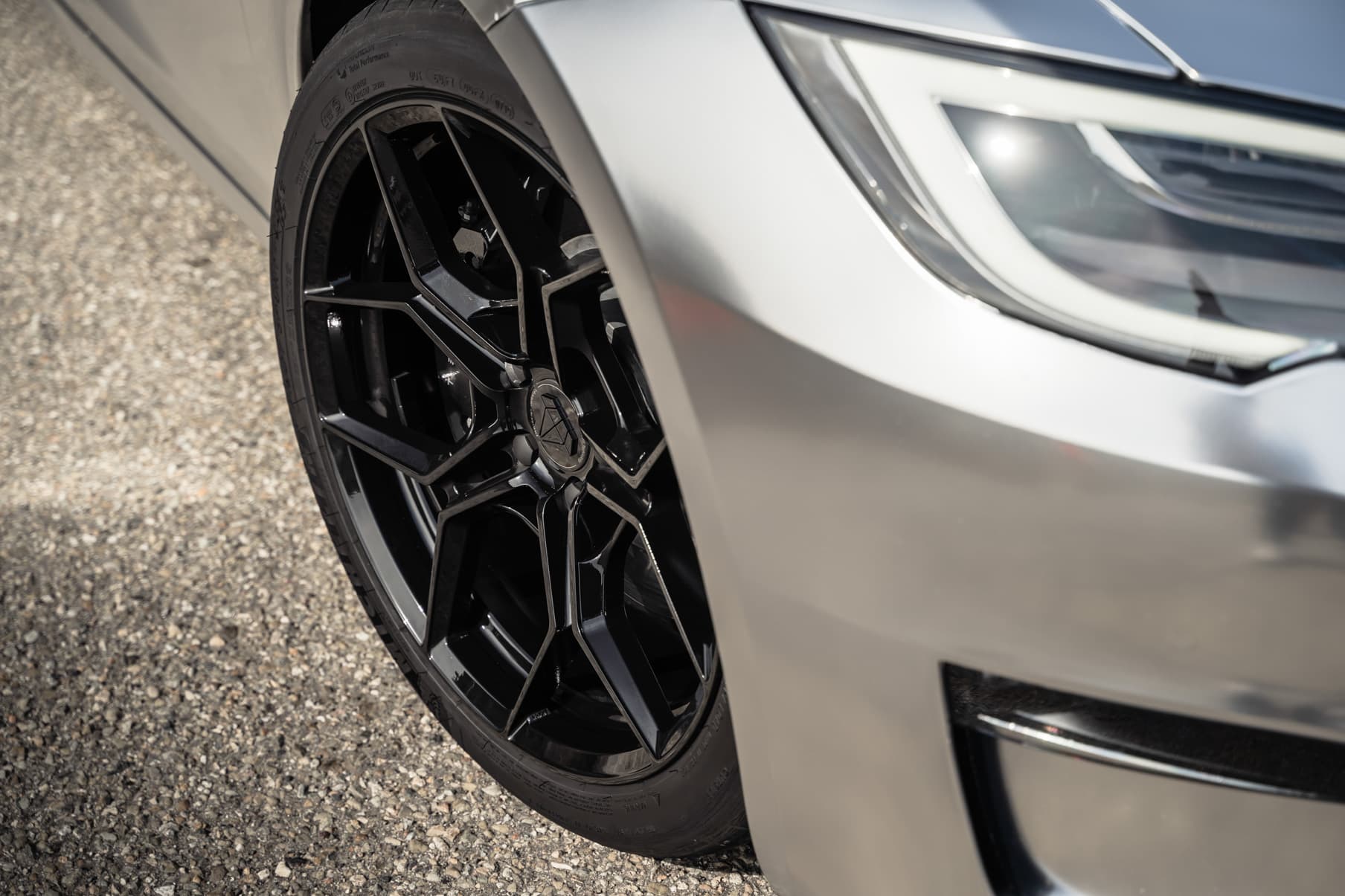 2021 Tesla Model S Plaid — wheels, detail view