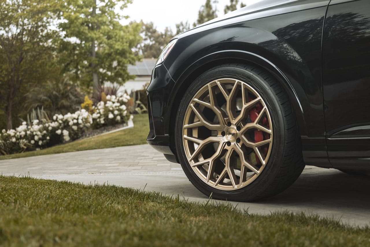 Rear view of 2022 Audi SQ7 with wheels