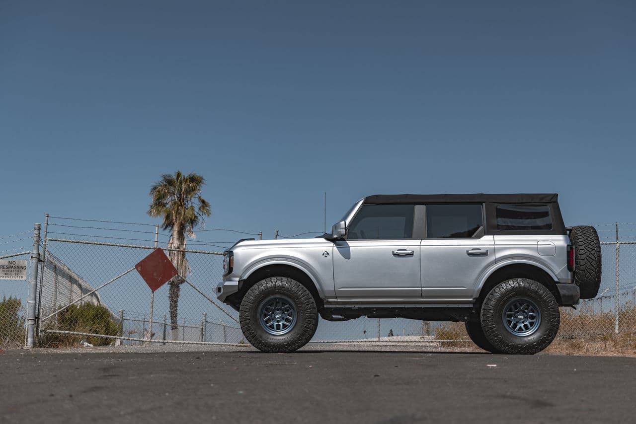 Side profile of 2022 Ford Bronco Outer Banks with wheels