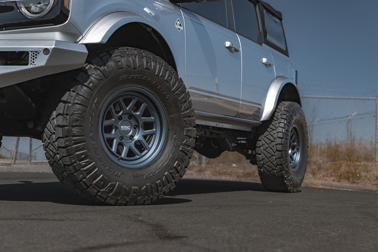 Detail view of 2022 Ford Bronco Outer Banks with wheels