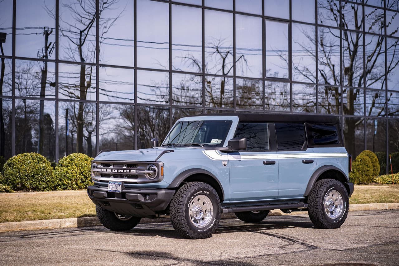 Side profile of 2022 Ford Bronco with truck suv wheels