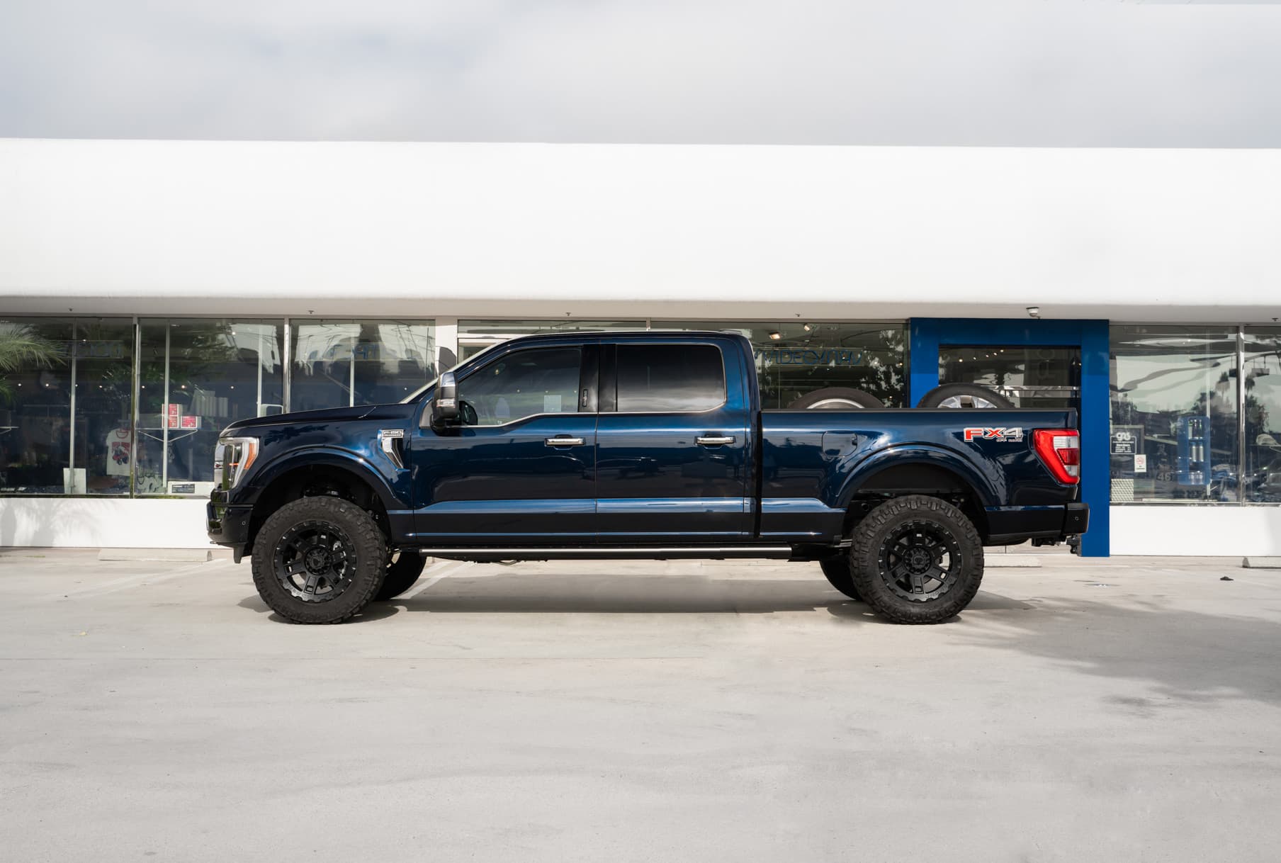 2022 Ford F-150 Platinum — wheels, rear view