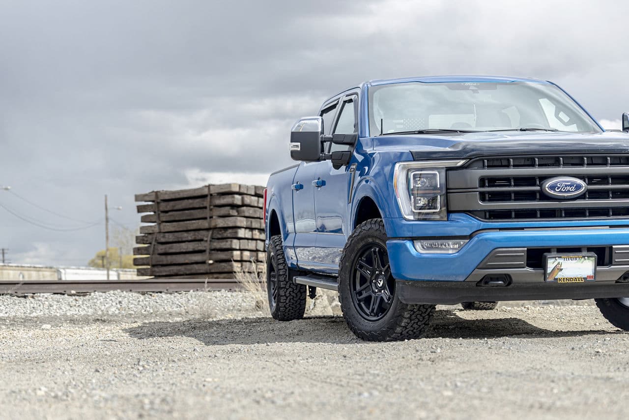 Side profile of 2022 Ford F150 Lariat with wheels