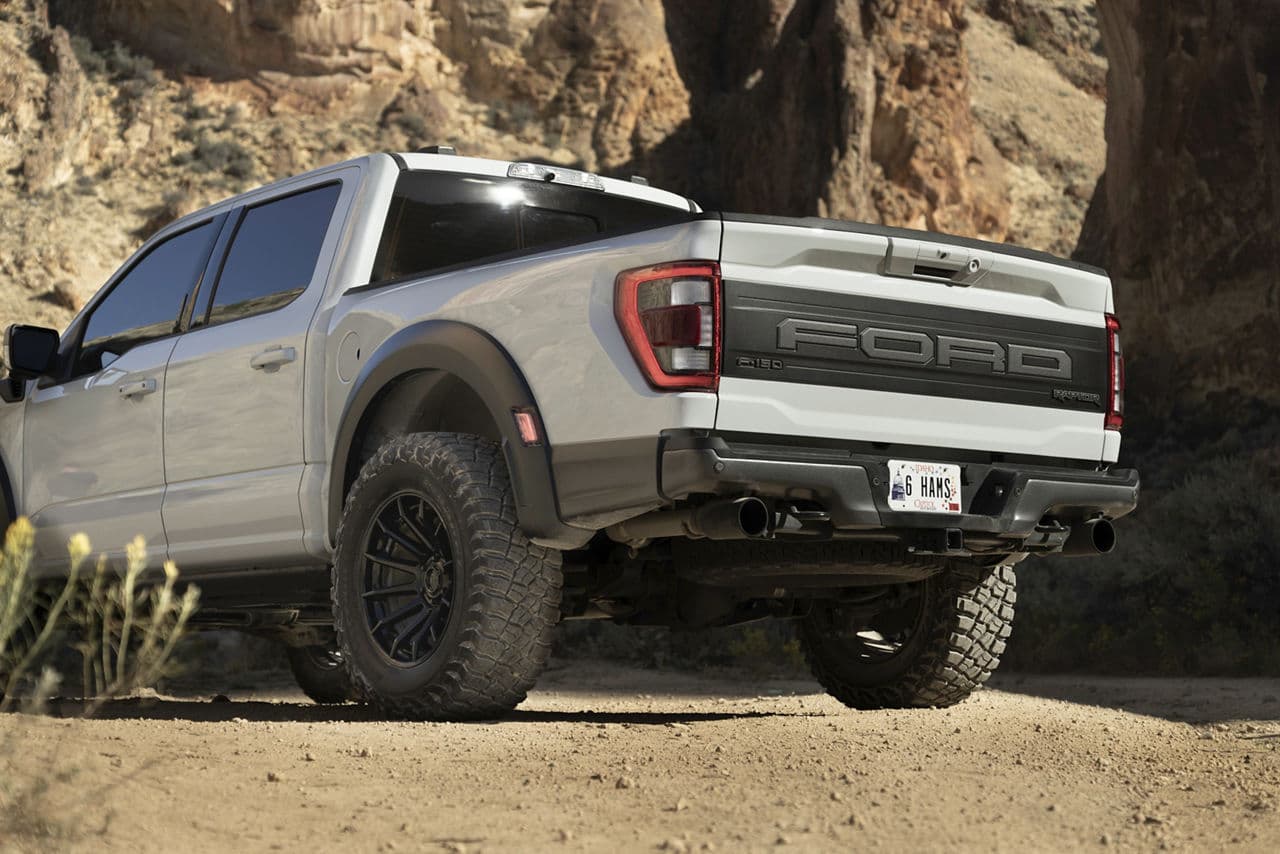 Side profile of 2022 Ford F150 Raptor with wheels