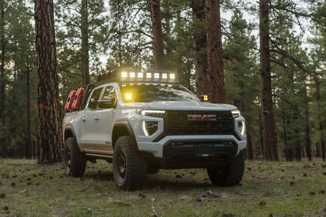 Interior of 2022 GMC Canyon with truck suv wheels