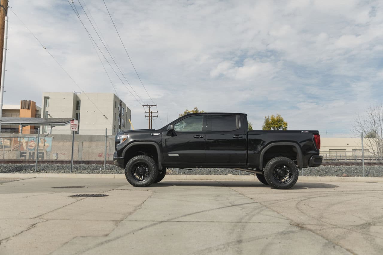 Side profile of 2022 GMC Sierra with wheels