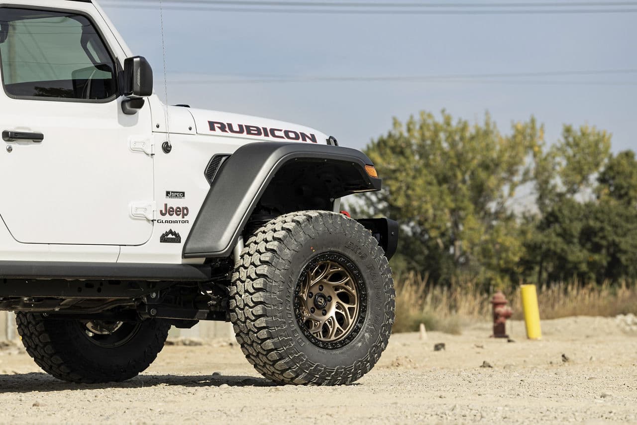 Side profile of 2022 Jeep Gladiator with truck suv wheels