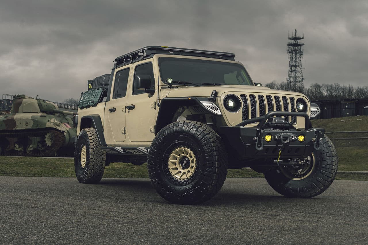 Rear view of 2022 Jeep Gladiator with wheels