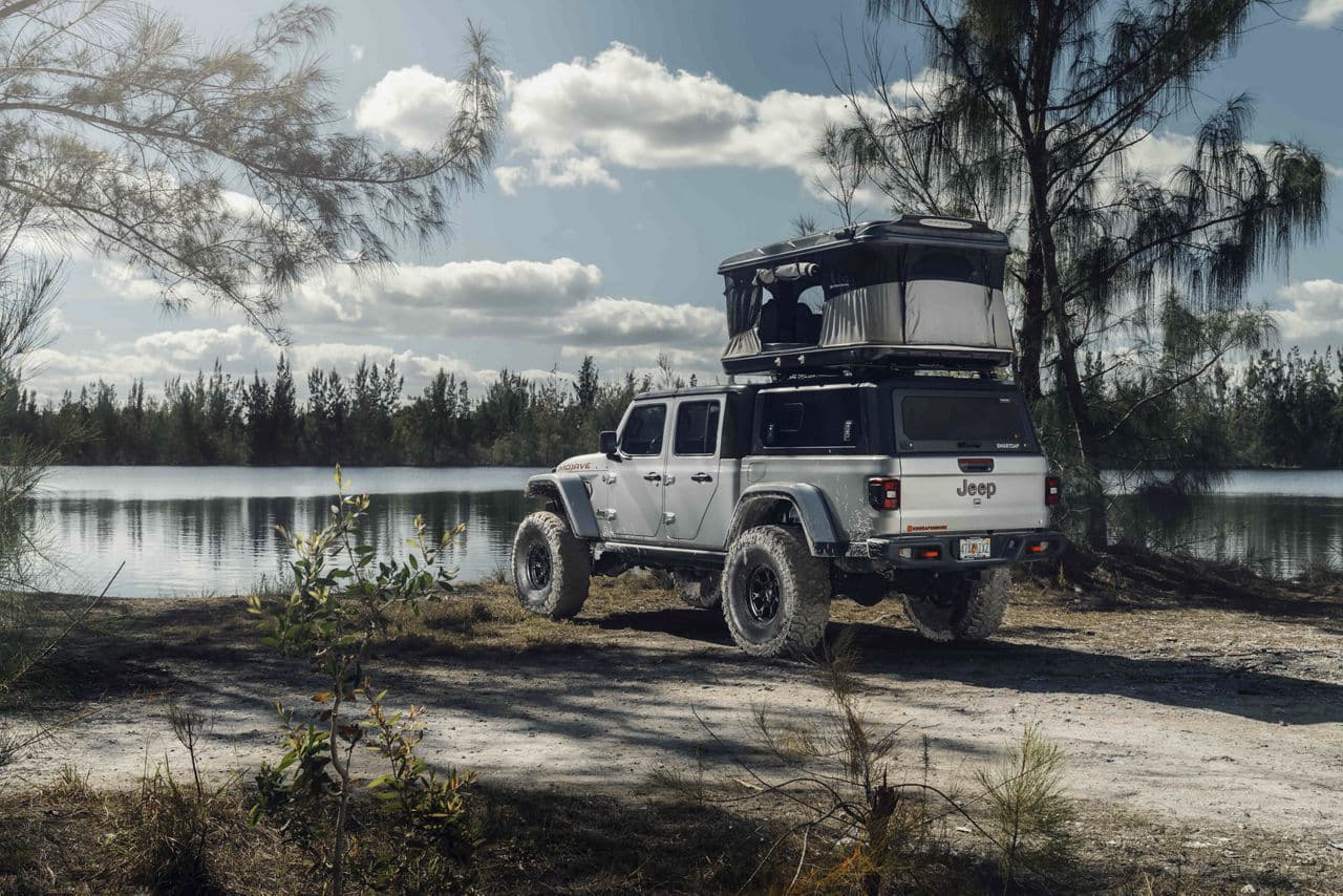 Front view of 2022 Jeep Gladiator with wheels