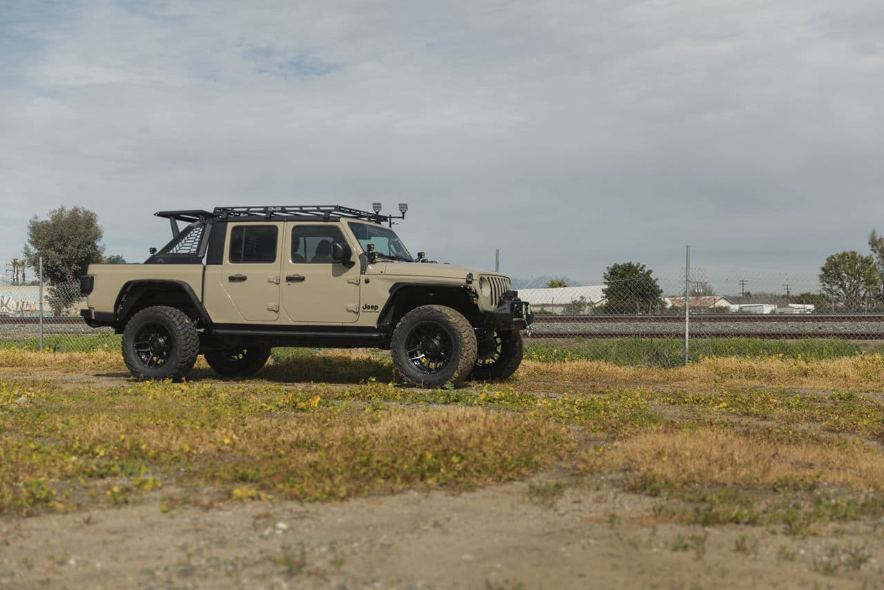 Side profile of 2022 Jeep Gladiator with wheels