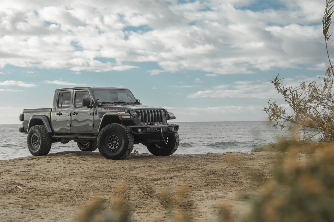 Front view of 2022 Jeep Gladiator with wheels