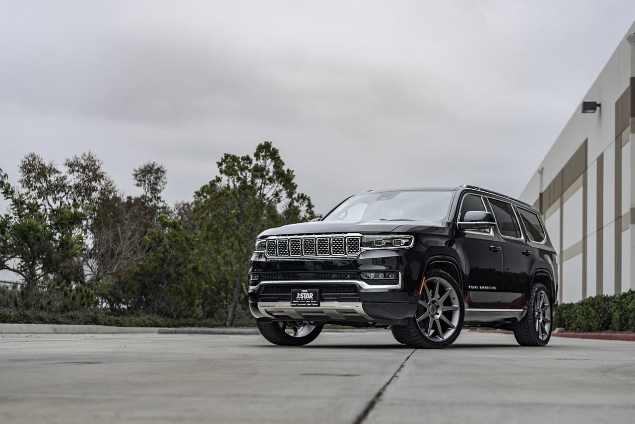 Detail view of 2022 Jeep Grand Wagoneer with wheels