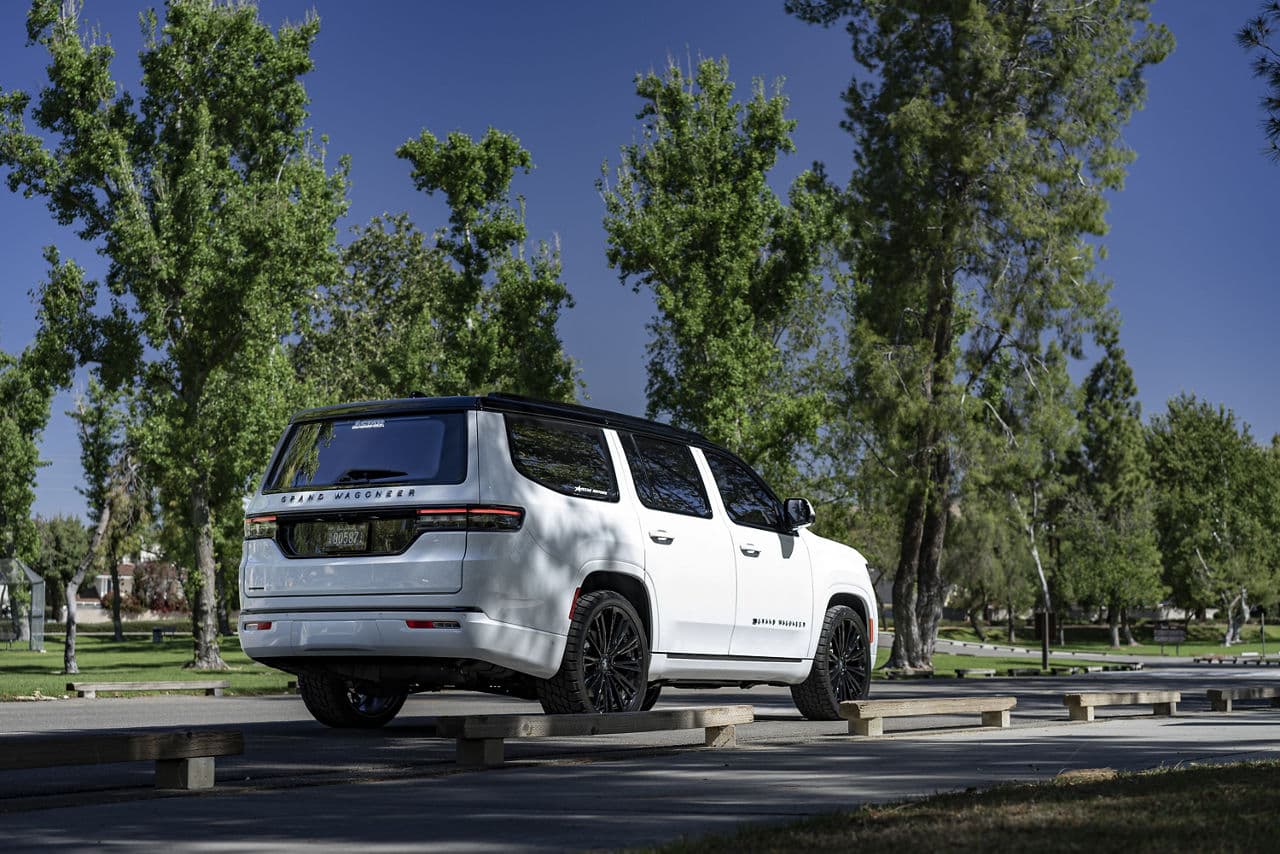 Detail view of 2022 Jeep Wagoneer with truck suv wheels