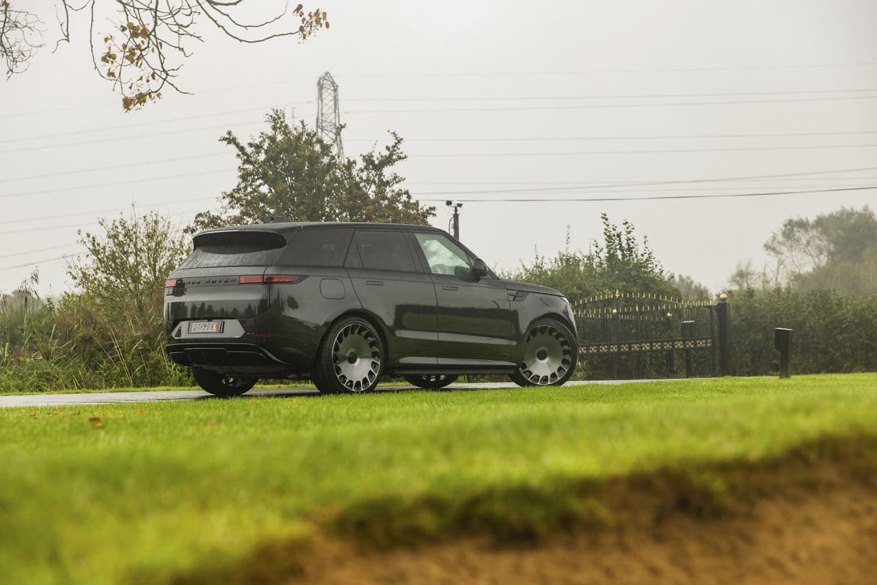 Detail view of 2022 Land Rover Range Rover with wheels