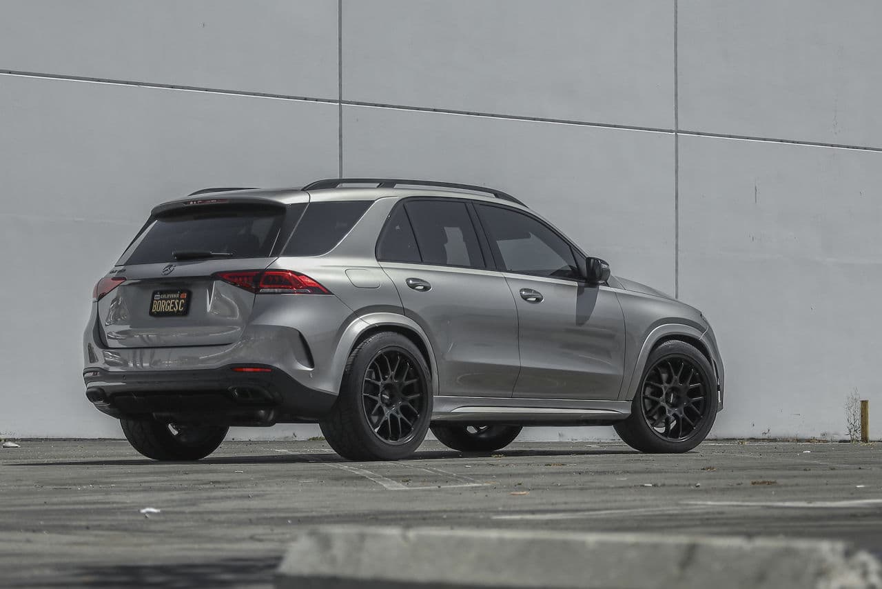 Side profile of 2022 Mercedes-Benz GLE with wheels